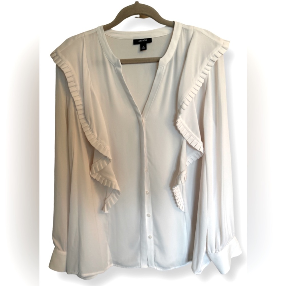 NWOT Elegant Alfani Cream Ruffle Blouse XL